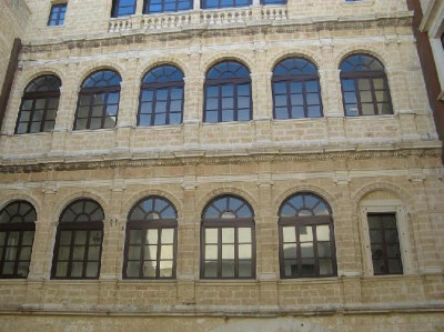 Tricase - piazza Giuseppe Pisanell - Uno scorcio di palazzo Gallone - Portale Tricase - piazza Giuseppe Pisanell - Uno scorcio di palazzo Gallone - Portale